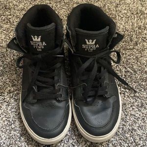 Supra skate shoes. Kids size 2.